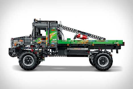 Camion d&#39;essai LEGO Mercedes-Benz Zetros